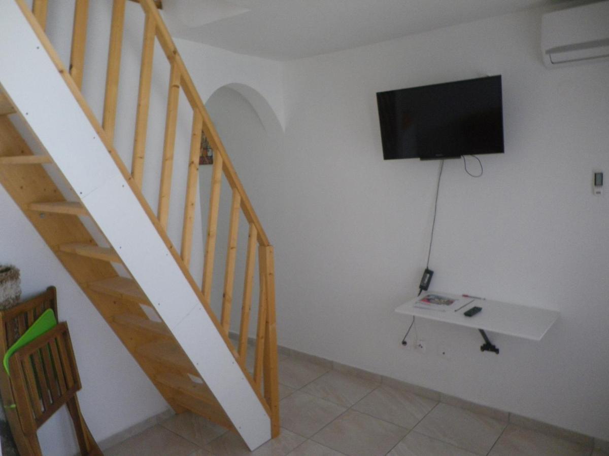 Immeuble Nebot Apartment Grand-Bourg  Luaran gambar