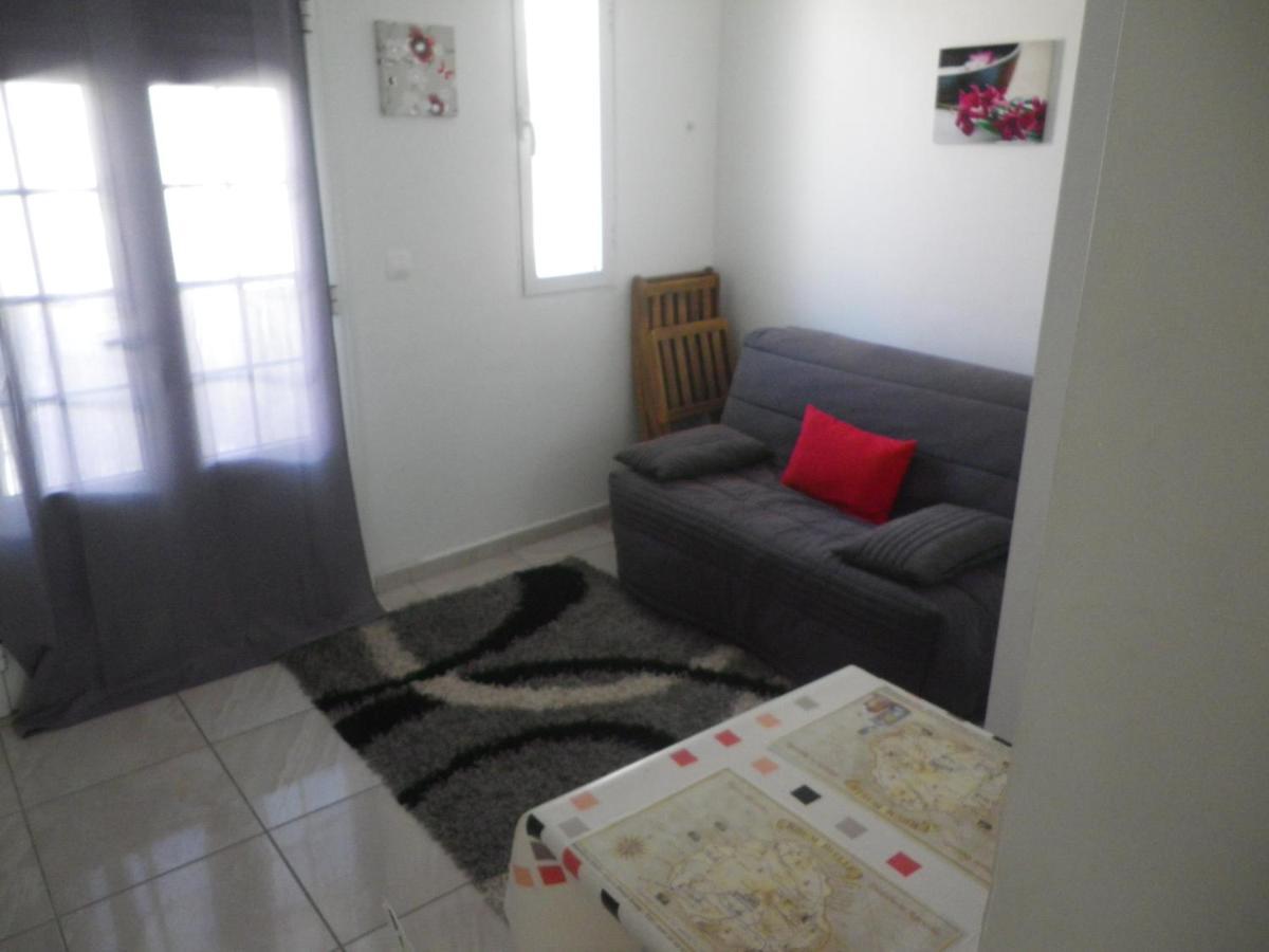 Immeuble Nebot Apartment Grand-Bourg  Luaran gambar